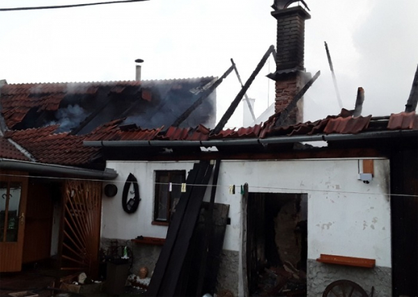 V Dešově na Třebíčsku zasahovaly čtyři jednotky hasičů u požáru stodoly