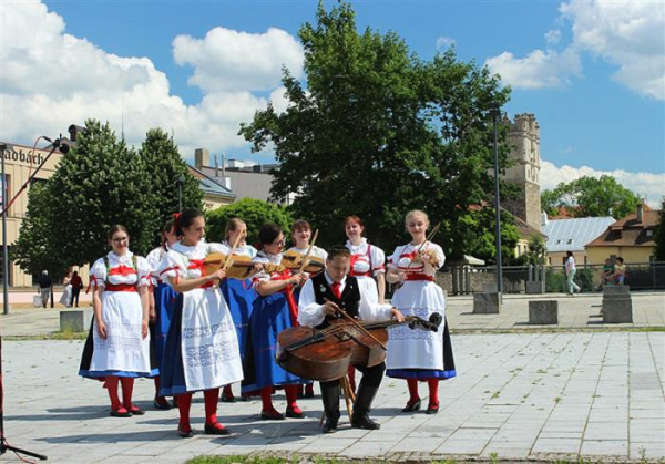 Třebíčské Centrum tradiční lidové kultury opět rozezpívá Přehlídka lidových muzik
