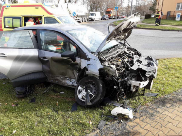 V ulici Jihlavská v Humpolci došlo ke střetu dvou osobních vozidel, nehoda si vyžádala dvě zraněné osoby