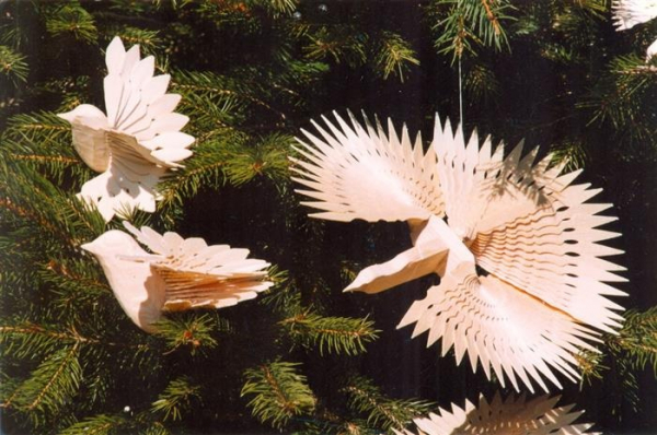 Seznam Mistrů tradiční rukodělné výroby Kraje Vysočina rozšíří tvůrkyně malovaných kraslic, výrobce šindele a dřevěných holubiček