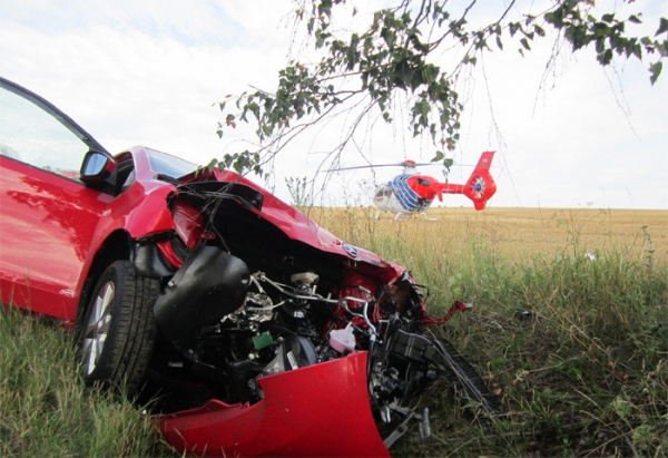 Vážná nehoda u Valče, zraněného muže z místa transportoval vrtulník